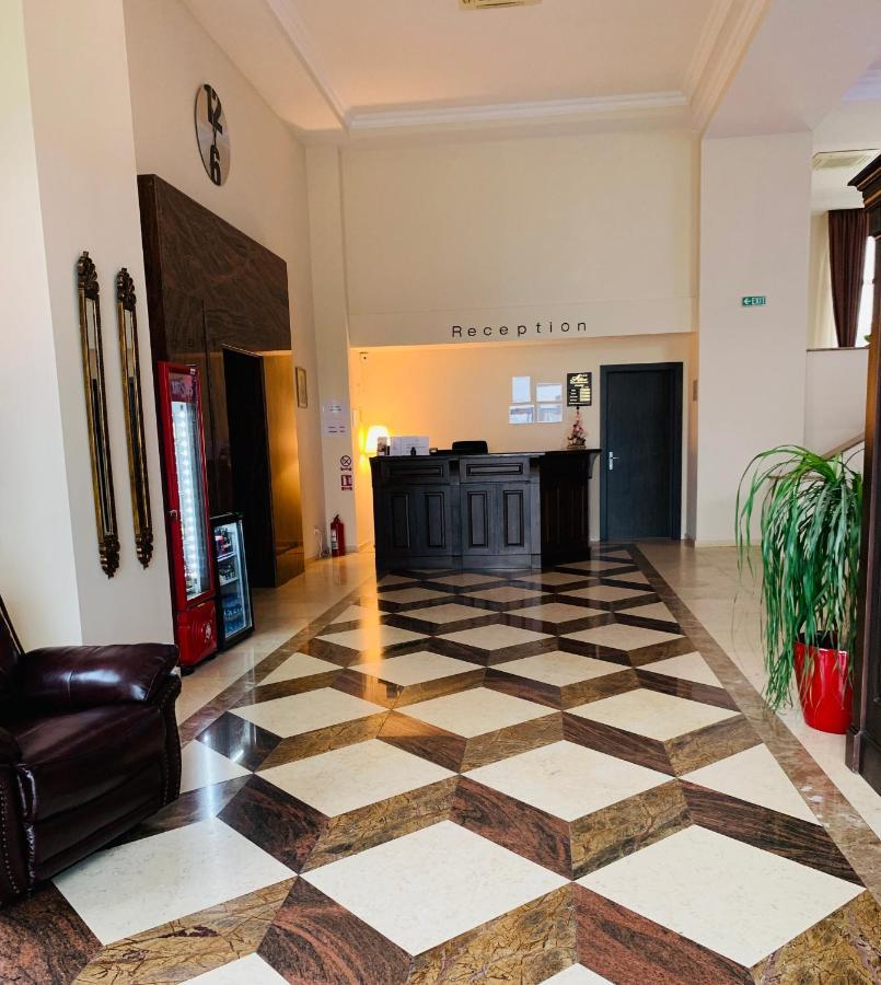 Albert Hotel Плоешти Экстерьер фото