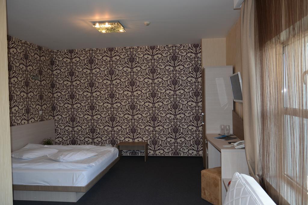 Albert Hotel Плоешти Номер фото