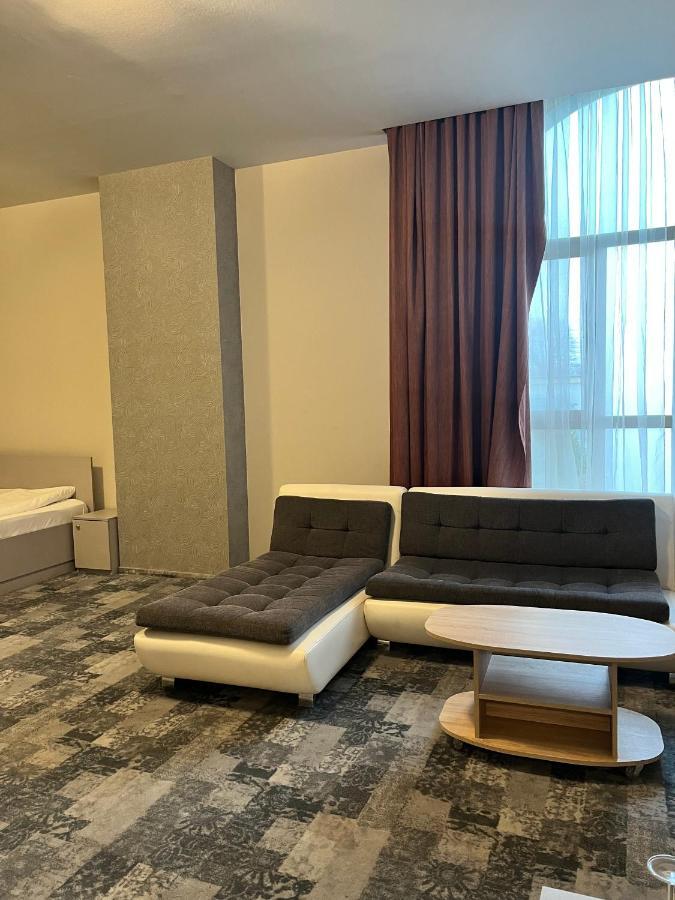 Albert Hotel Плоешти Экстерьер фото