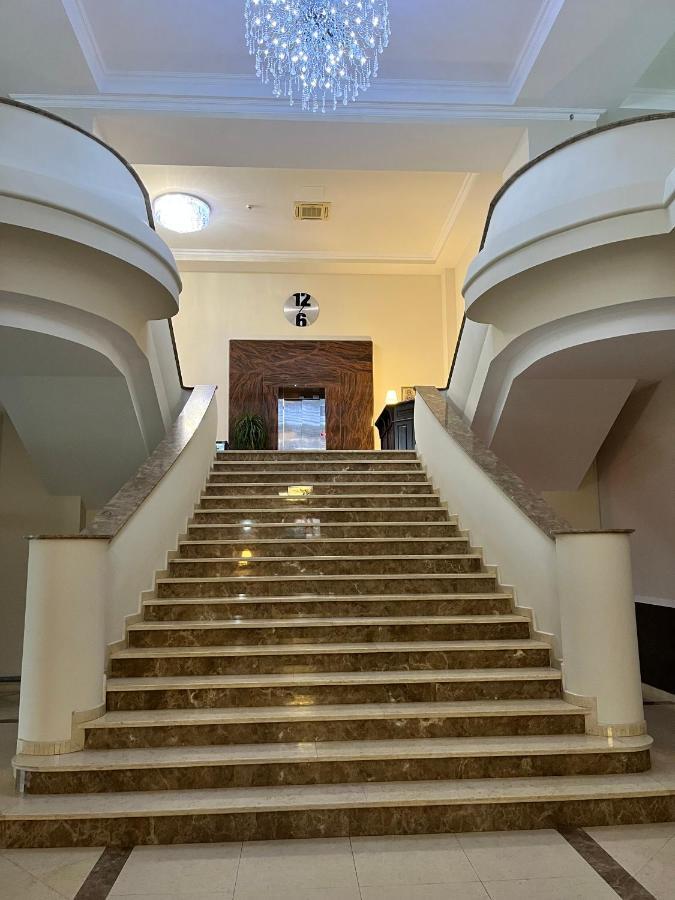 Albert Hotel Плоешти Экстерьер фото