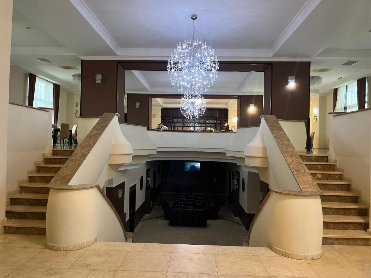 Albert Hotel Плоешти Экстерьер фото