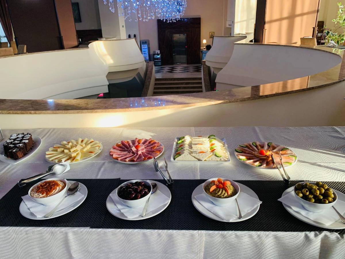 Albert Hotel Плоешти Экстерьер фото