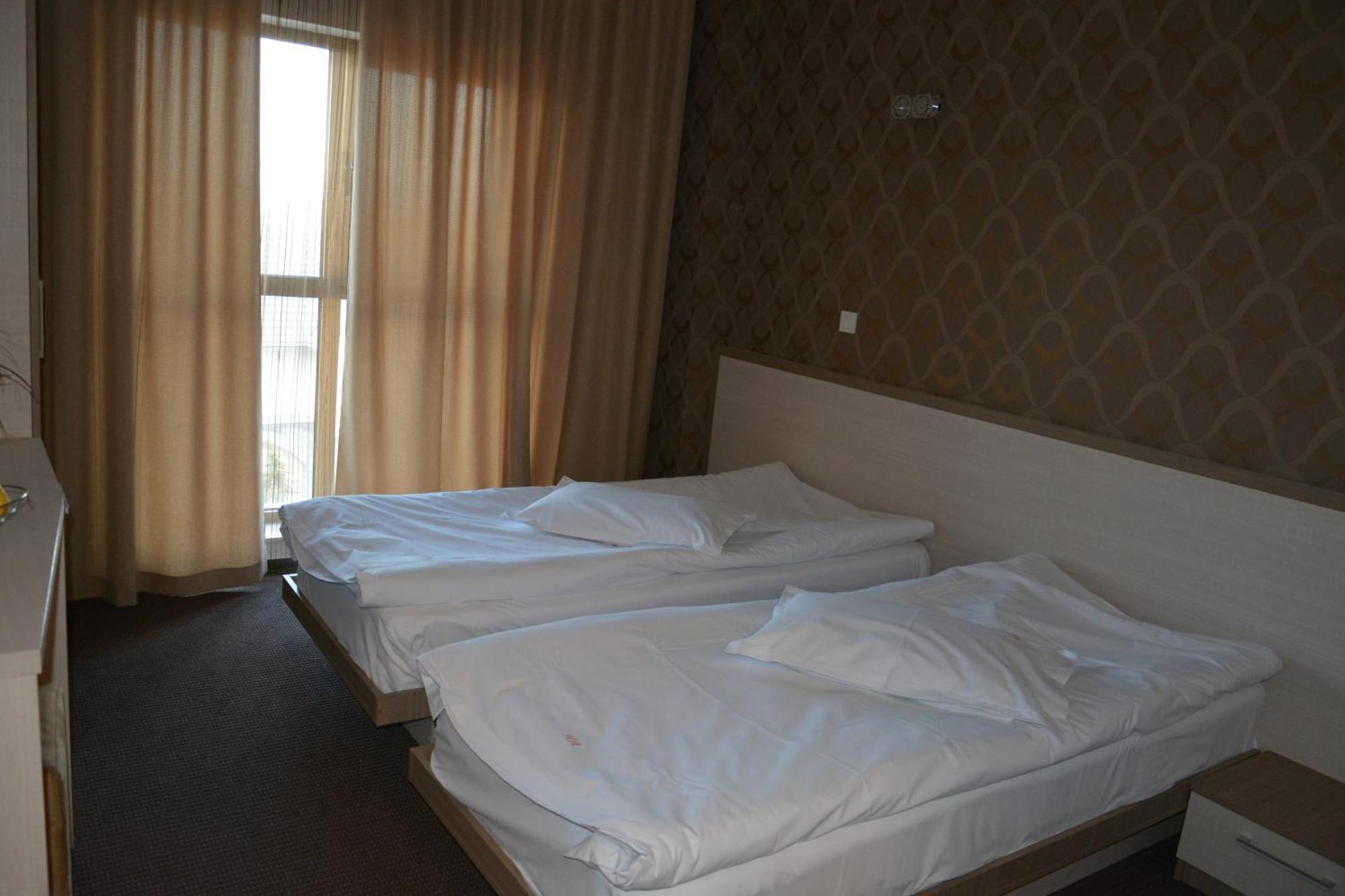 Albert Hotel Плоешти Номер фото