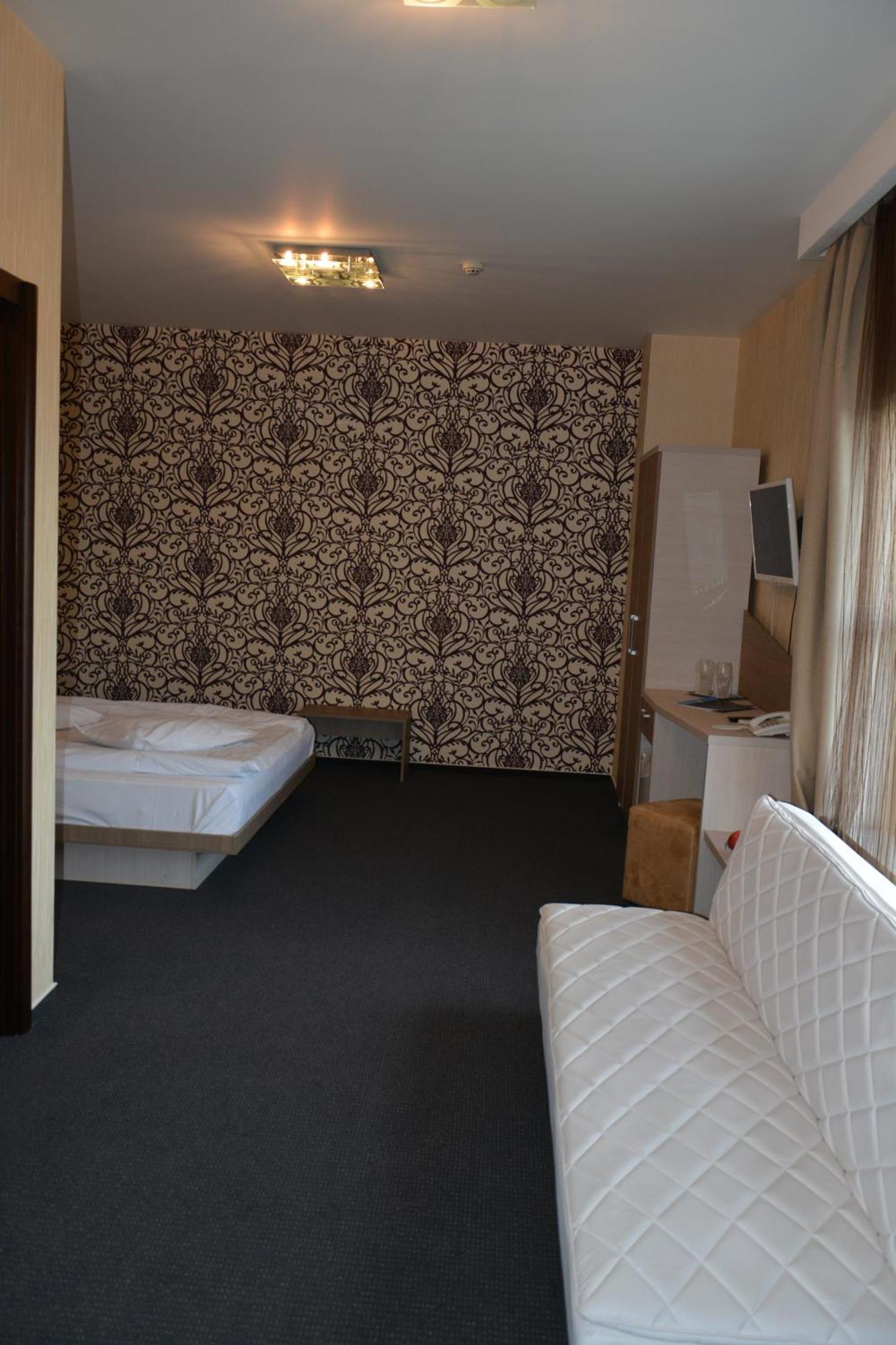 Albert Hotel Плоешти Номер фото