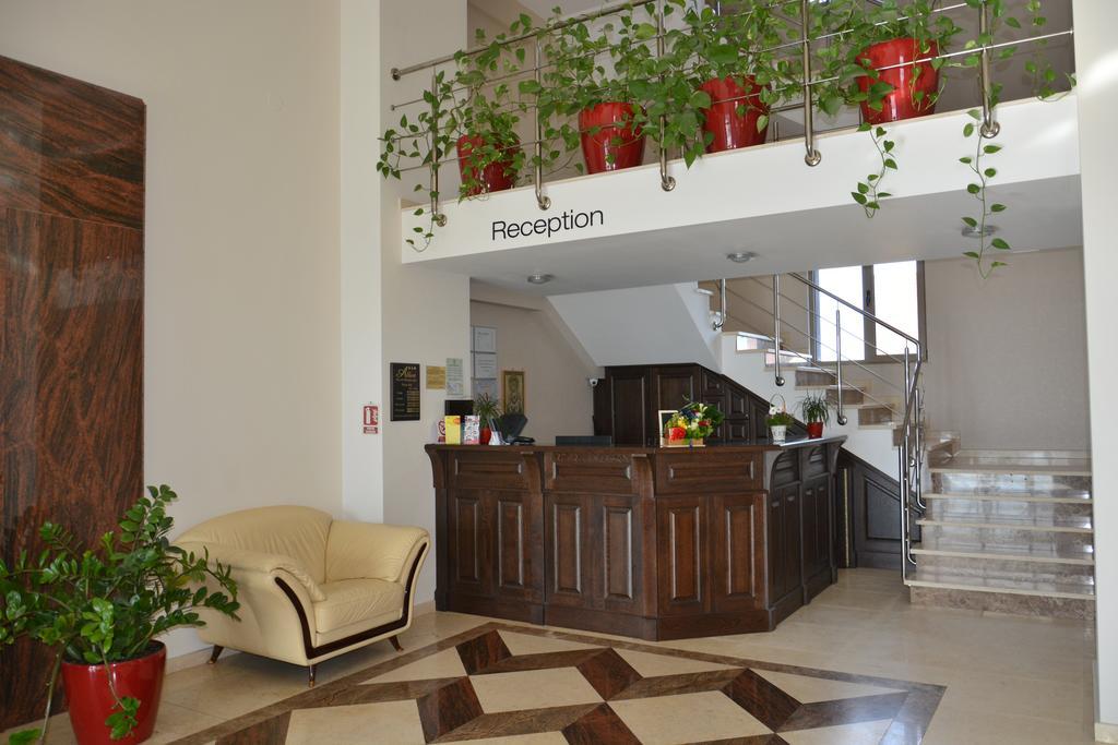 Albert Hotel Плоешти Экстерьер фото