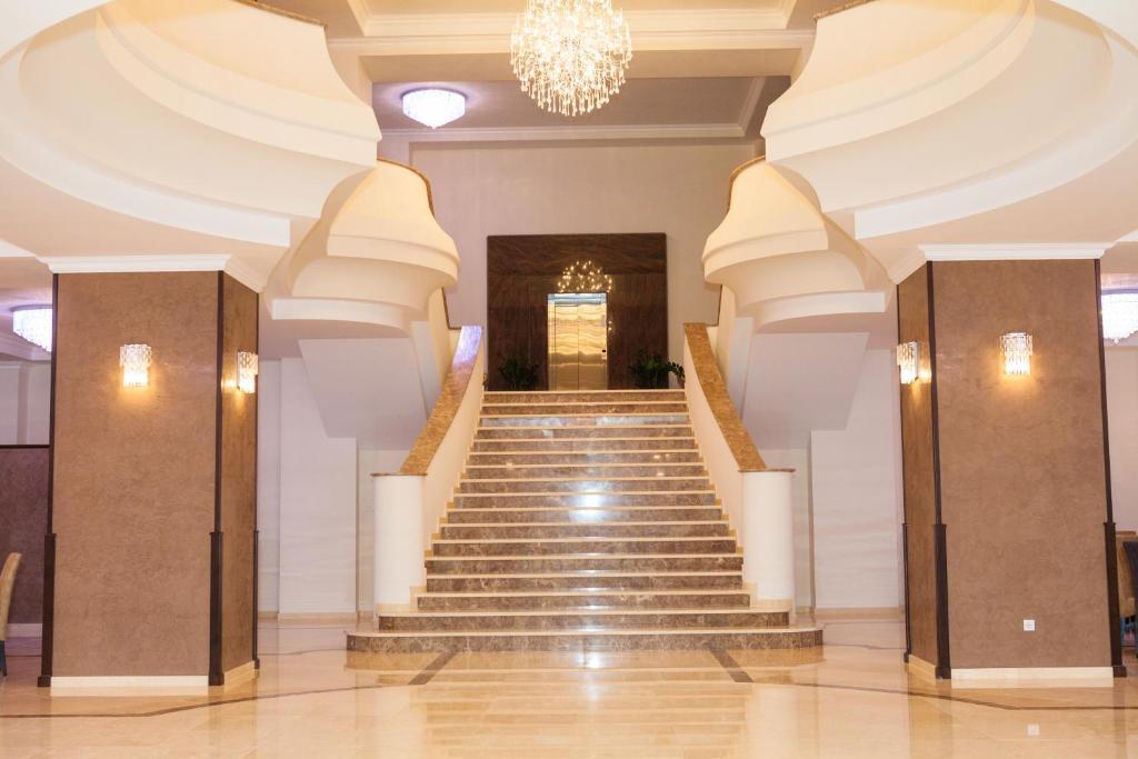 Albert Hotel Плоешти Экстерьер фото