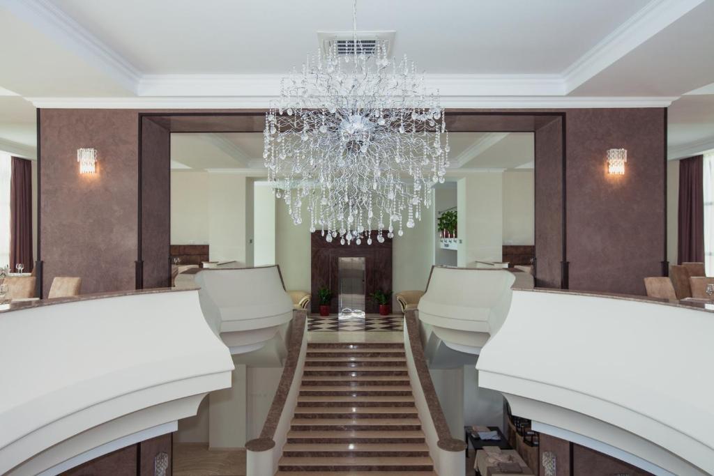 Albert Hotel Плоешти Экстерьер фото