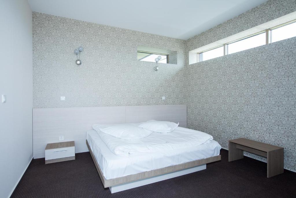 Albert Hotel Плоешти Экстерьер фото