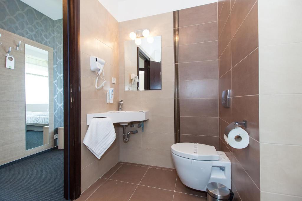 Albert Hotel Плоешти Экстерьер фото